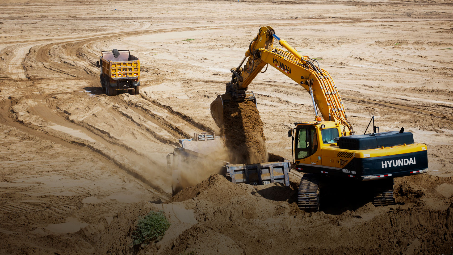Movimiento de tierra en obra - Nosotros  – CORPGEINSA Perú