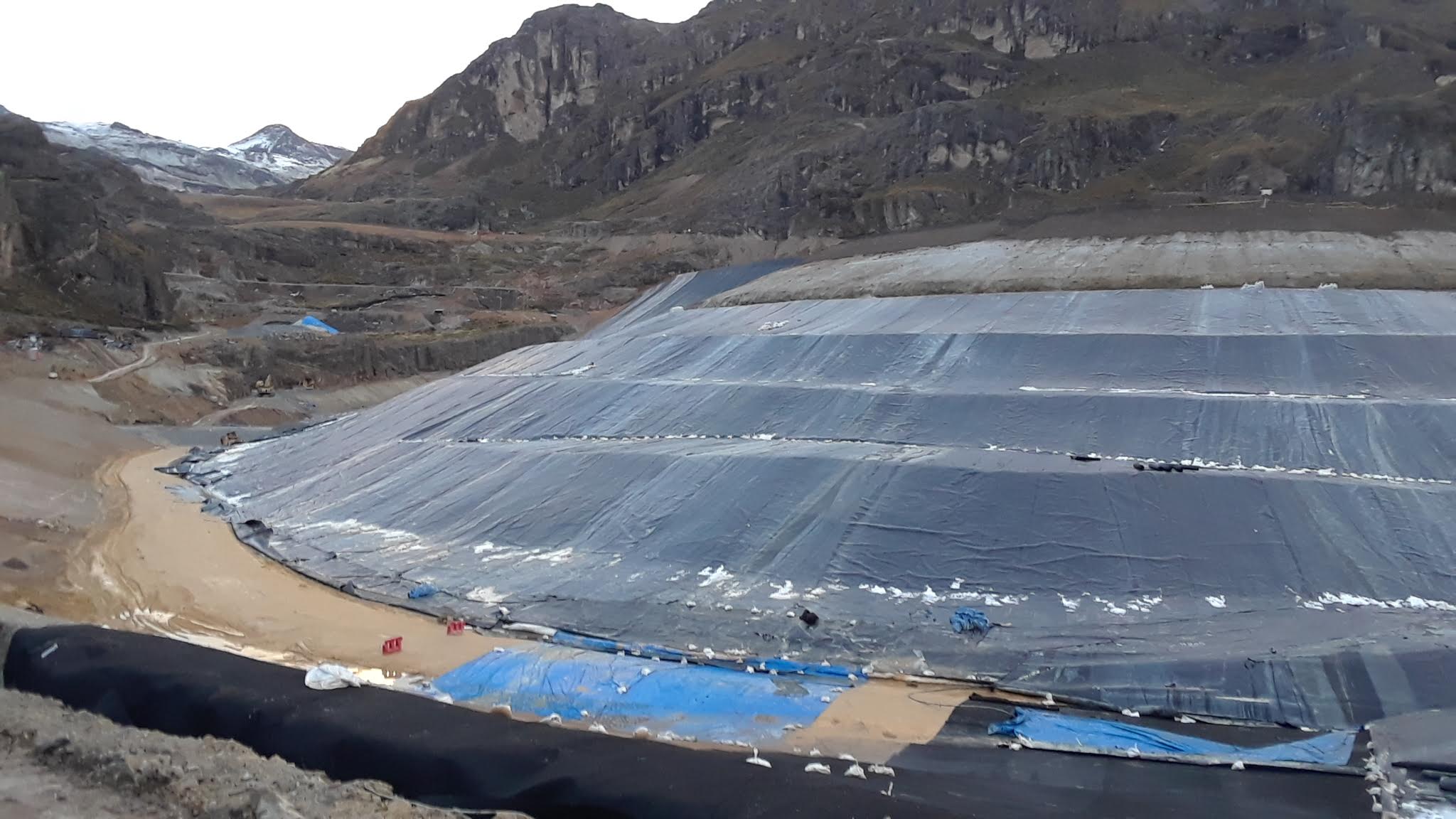 Instalación de geomembranas en proyecto minero – CORP GEINSA Perú