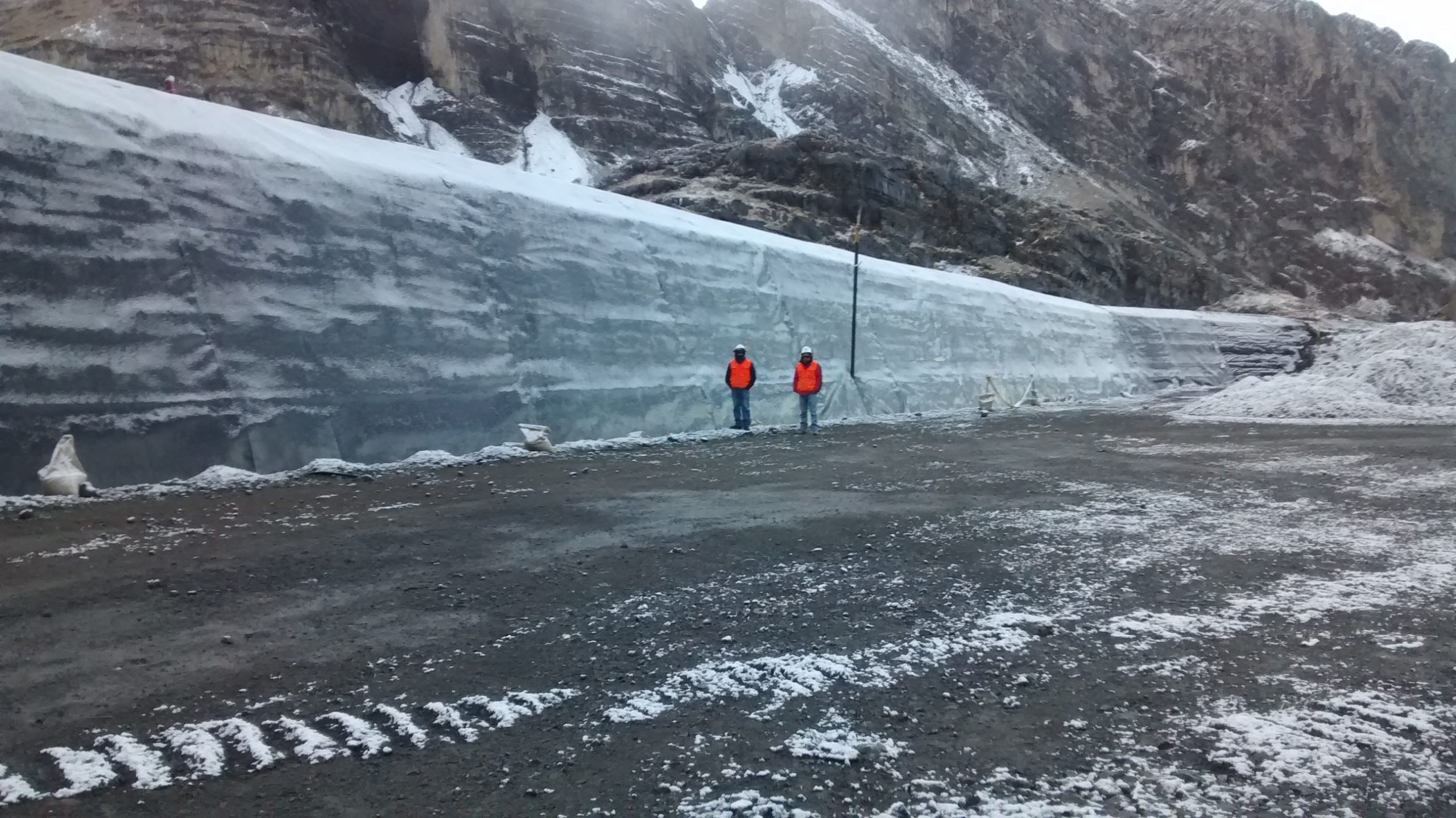 Instalación de geomembranas en proyecto minero – CORP GEINSA Perú
