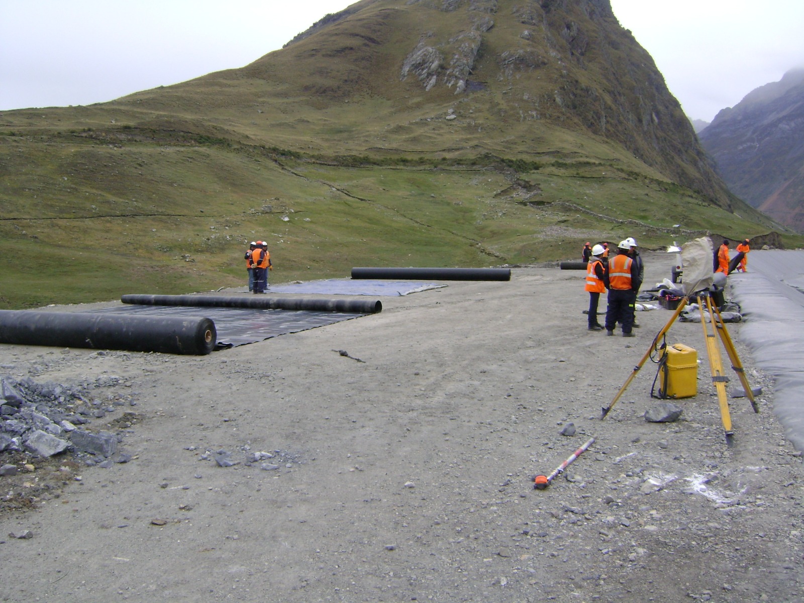 Instalación de geomembranas en proyecto minero – CORP GEINSA Perú