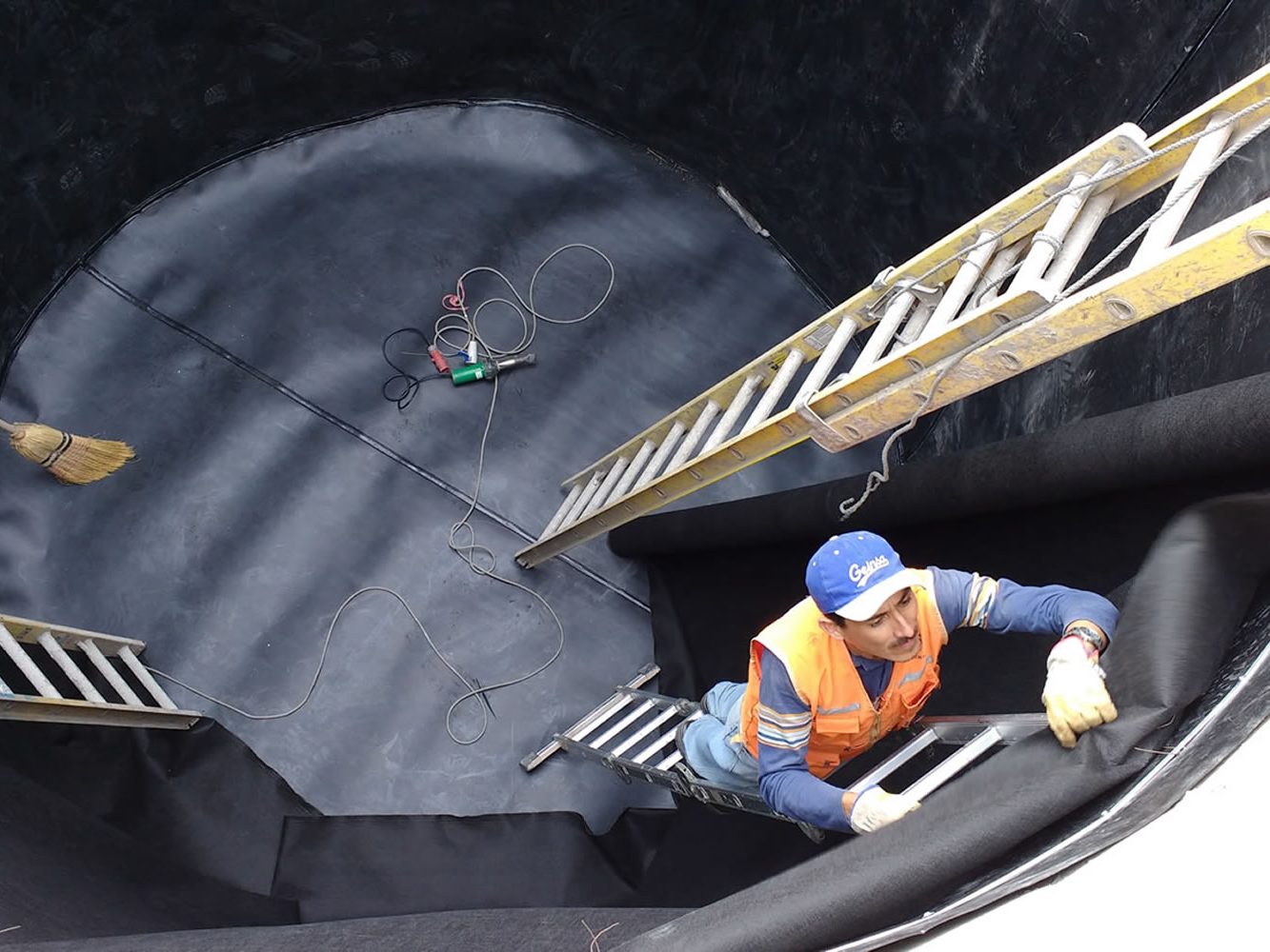 Instalación de geomembranas en proyecto del sector hidrocarburo – CORP GEINSA Perú